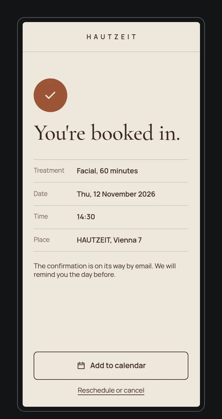 Confirmation screen of the beauty studio HAUTZEIT on a phone: “You're booked in.”, below it treatment, date, time and place, the note about the reminder the day before and the buttons to add the appointment to the calendar and to reschedule or cancel